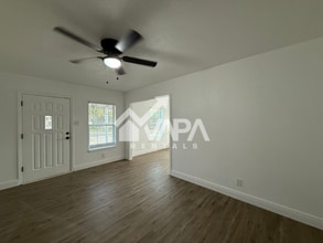 239 Erskine Pl in San Antonio, TX - Building Photo - Building Photo