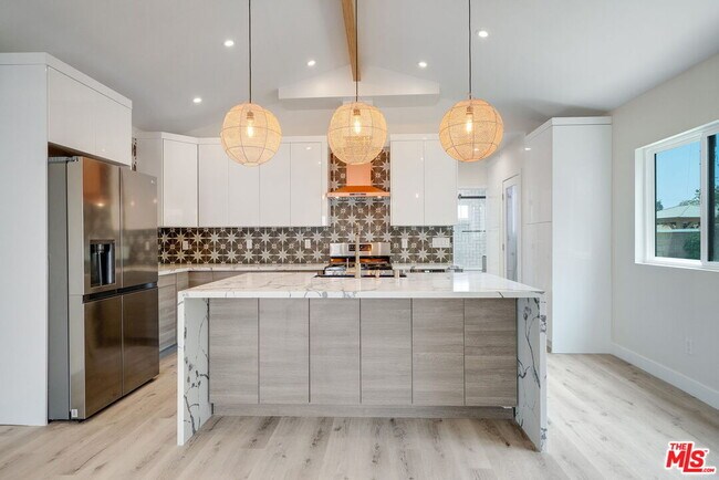9706 S 6th Ave-Unit -B in Inglewood, CA - Building Photo - Building Photo