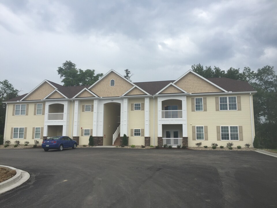 Lodgeville Estates in Bridgeport, WV - Building Photo