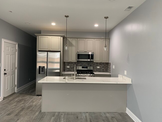 2707 W Polk St, Unit 2 in Chicago, IL - Building Photo - Building Photo
