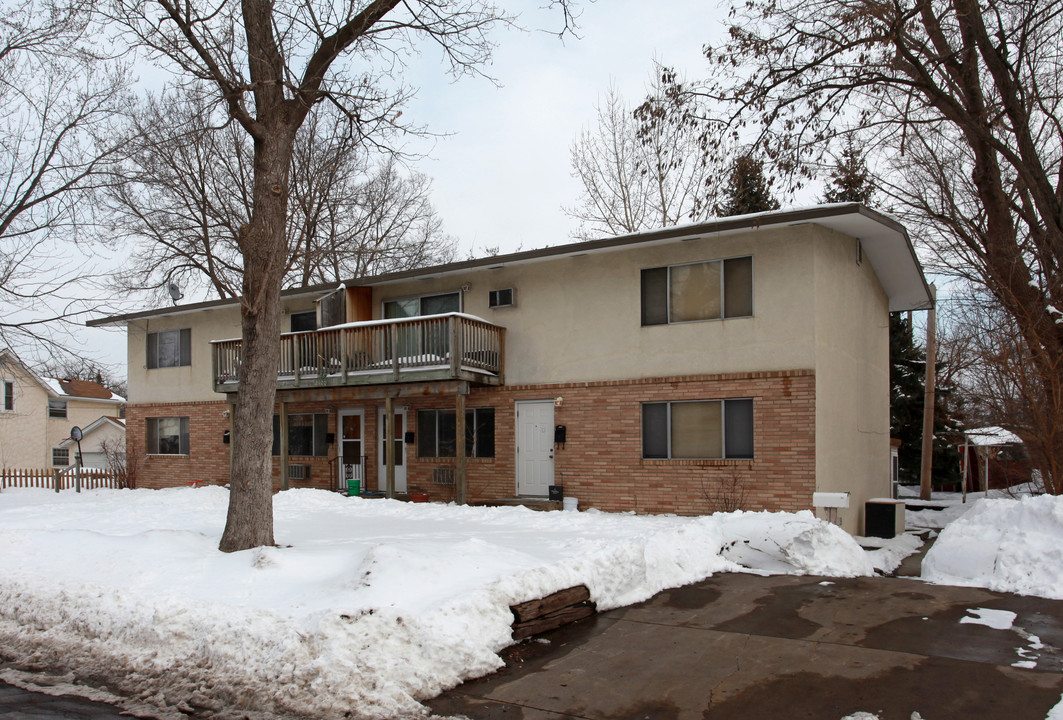 2120 State Ave in Anoka, MN - Foto de edificio