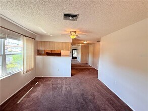 6125 Chesham Dr in New Port Richey, FL - Building Photo - Building Photo
