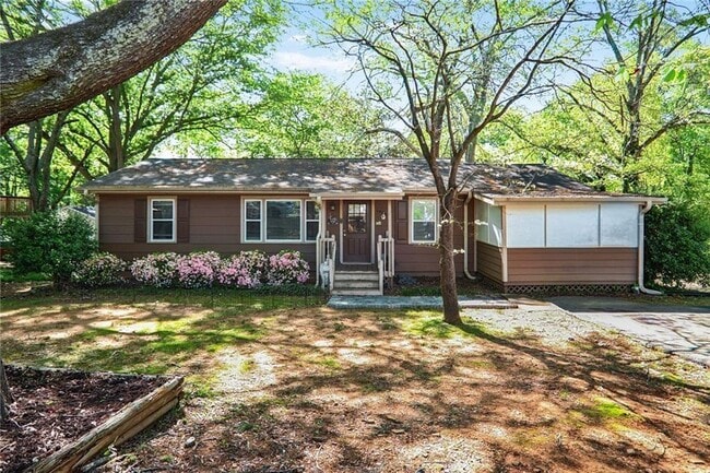 property at 1400 Hidden Cir