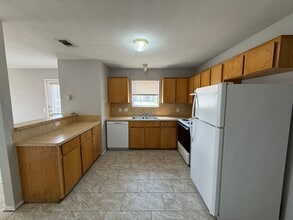 4001 Doraine Ct in Killeen, TX - Foto de edificio - Building Photo