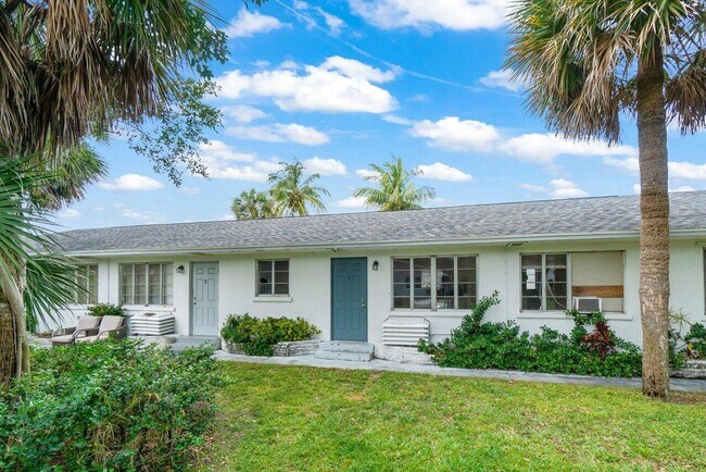211 Sunrise Ave in Lantana, FL - Foto de edificio - Building Photo