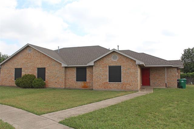 3124 Cedar Hill St in Denton, TX - Building Photo