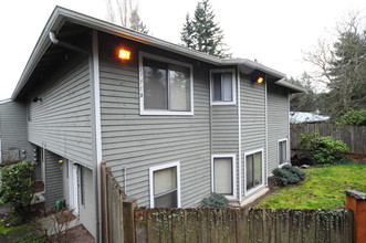 21713 80th Ave W in Edmonds, WA - Foto de edificio - Building Photo