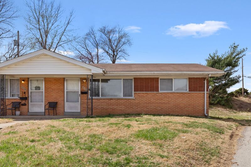 417 S Cadillac Dr in St. Charles, MO - Building Photo