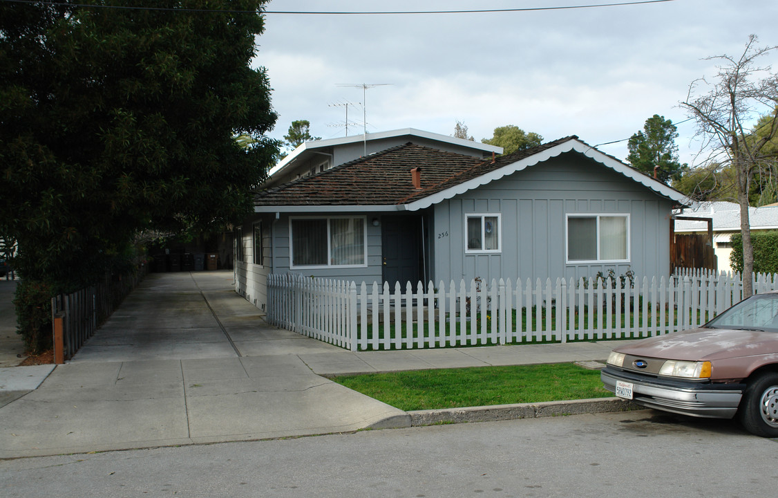 256 Pettis Ave in Mountain View, CA - Foto de edificio