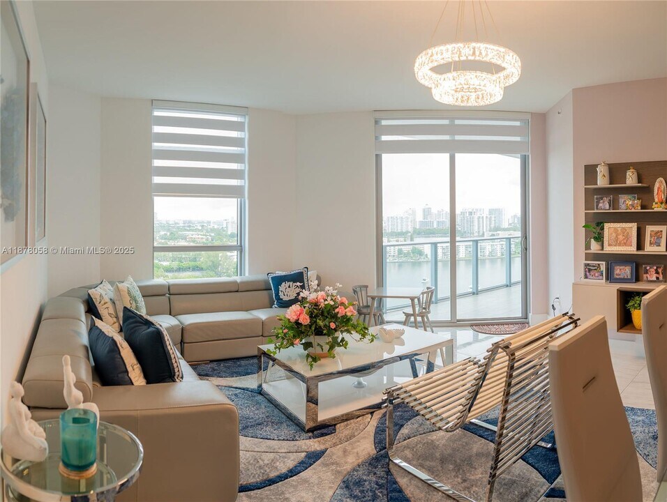 17301 Biscayne Blvd in North Miami Beach, FL - Building Photo