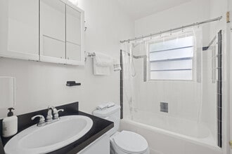 172 N County Rd in Palm Beach, FL - Building Photo - Building Photo