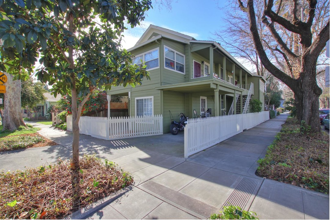 1900 E St in Sacramento, CA - Building Photo