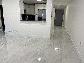 185 SE 14th Terrace in Miami, FL - Foto de edificio - Building Photo