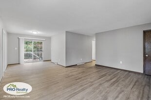 29510 Kings Bluff in Chisago City, MN - Building Photo