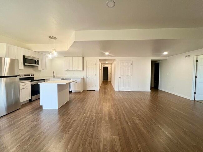 6638 Highland Point Way in West Jordan, UT - Building Photo - Building Photo