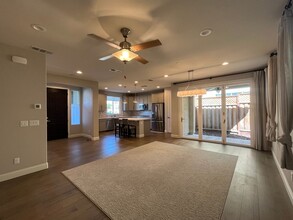 2021 Kingwood Rd in Rohnert Park, CA - Building Photo - Building Photo