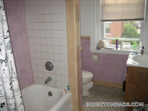 2045 Commonwealth Ave, Unit 42 in Boston, MA - Building Photo - Building Photo