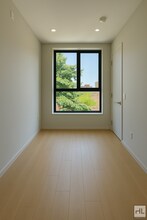 Frost Street #2, Unit 2 in Brooklyn, NY - Foto de edificio - Building Photo