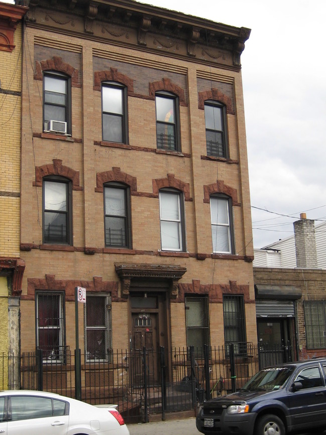 1003 Wyckoff Ave in Ridgewood, NY - Building Photo - Building Photo