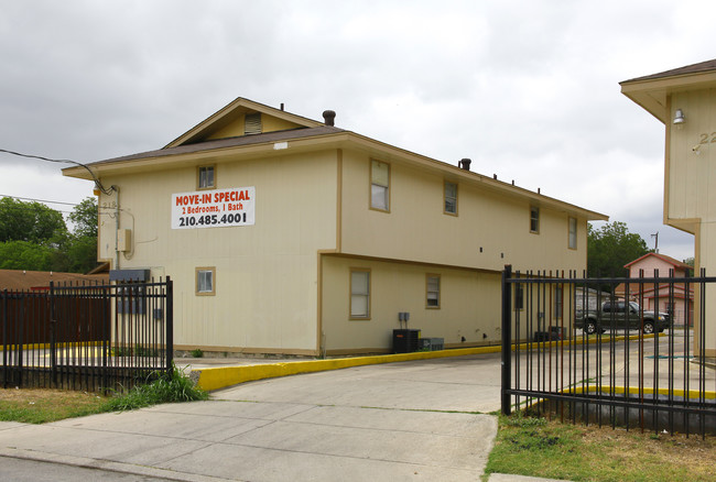 Merida Apartments in San Antonio, TX - Building Photo - Building Photo