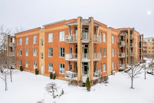 Les Verrieres Val-des-Arbres in Laval, QC - Building Photo