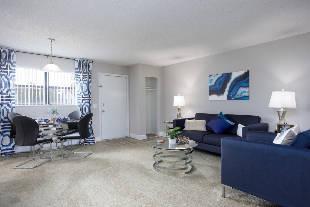Woodlake Village Apartments in Palm Bay, FL