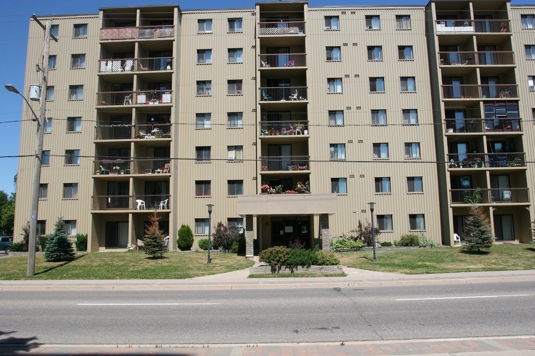 Albert Terrace Apartments in Sault Ste Marie, ON - Building Photo