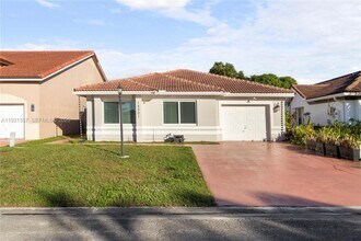 18501 NW 55th Ave in Miami Gardens, FL - Building Photo - Building Photo