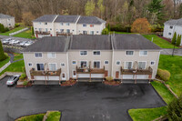 Woodcreek in Vernon Rockville, CT - Foto de edificio - Building Photo