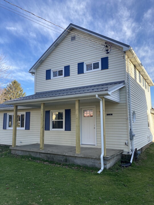 10363 Crane St in Cranesville, PA - Building Photo