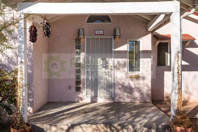 301 Solano Dr NE in Albuquerque, NM - Building Photo - Building Photo