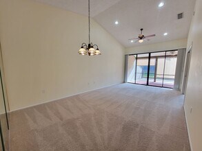 4482 Winston Ln N in Sarasota, FL - Building Photo - Building Photo
