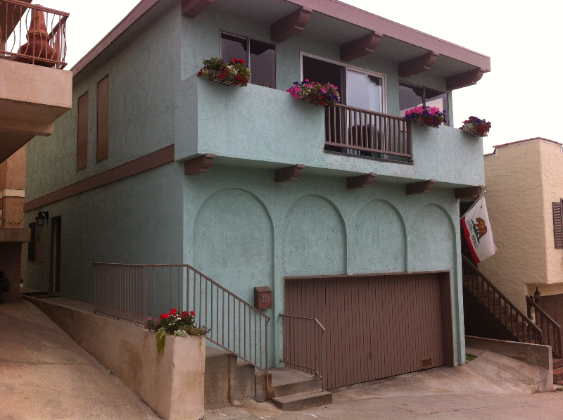 212 38th St in Manhattan Beach, CA - Building Photo