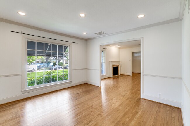 5626 Caruth Blvd in Dallas, TX - Foto de edificio - Building Photo