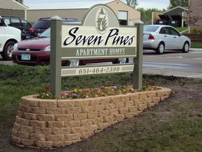 Seven Pines Apartments in Forest Lake, MN - Foto de edificio - Building Photo