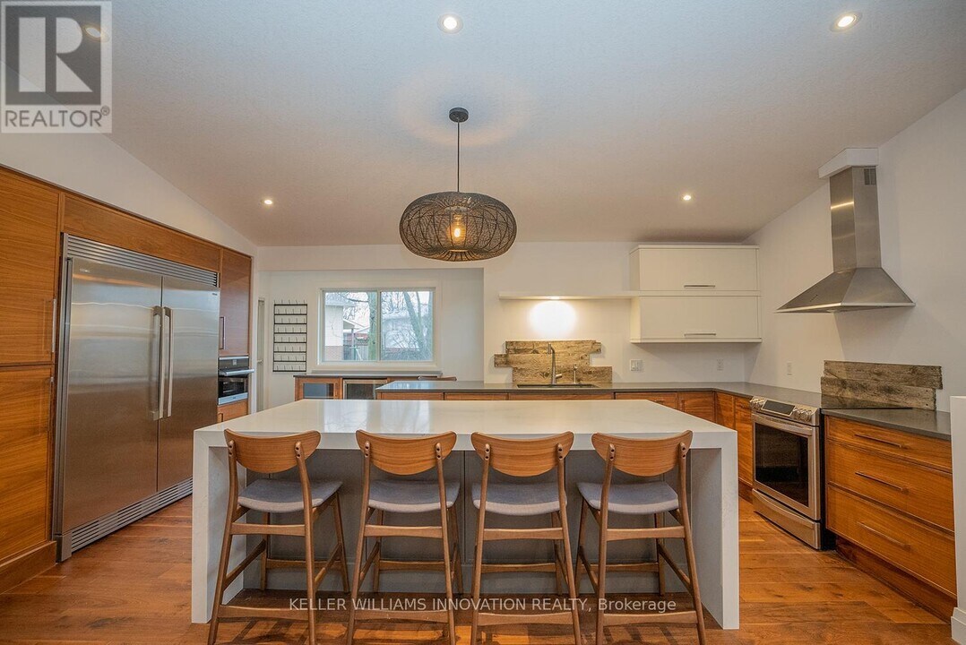 229 Westview Ct in Kitchener, ON - Building Photo