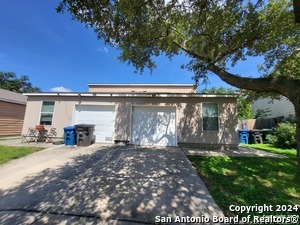 8009 Maverick Climb in San Antonio, TX - Building Photo