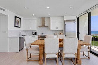 3300 S Ocean Blvd in Palm Beach, FL - Foto de edificio - Building Photo