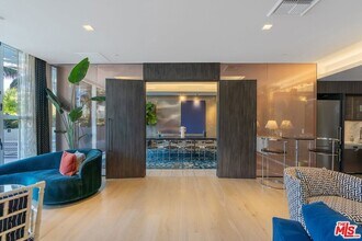1050 S Grand Ave in Los Angeles, CA - Building Photo - Building Photo