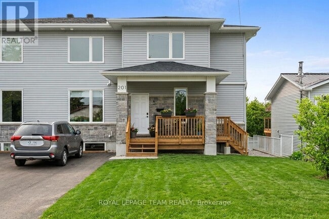 201 Teskey St in Mississippi Mills, ON - Building Photo - Building Photo