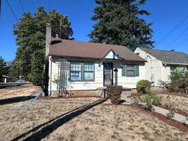 6329 SE 97th Ave in Portland, OR - Building Photo