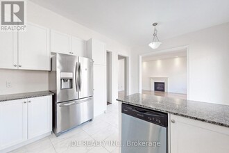 95 Giardina Cres in Richmond Hill, ON - Building Photo - Building Photo