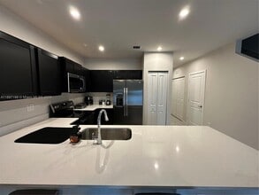 389 NW 10th St in Florida City, FL - Building Photo - Building Photo