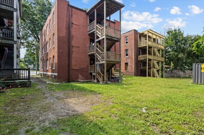 204 Magnolia St in Hartford, CT - Building Photo - Building Photo