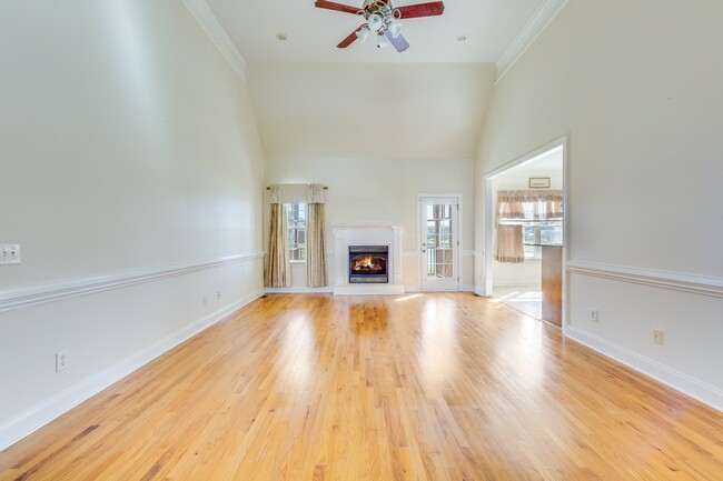 1822 Lake Wateree Dr in Florence, SC - Building Photo - Building Photo