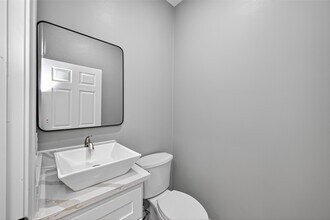 5121 Rd 3540 in Cleveland, TX - Foto de edificio - Building Photo