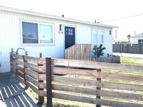 1214 13th St in Imperial Beach, CA - Foto de edificio - Building Photo