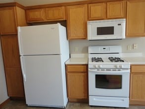 2079 Charnwood Ct in Machesney Park, IL - Building Photo - Building Photo