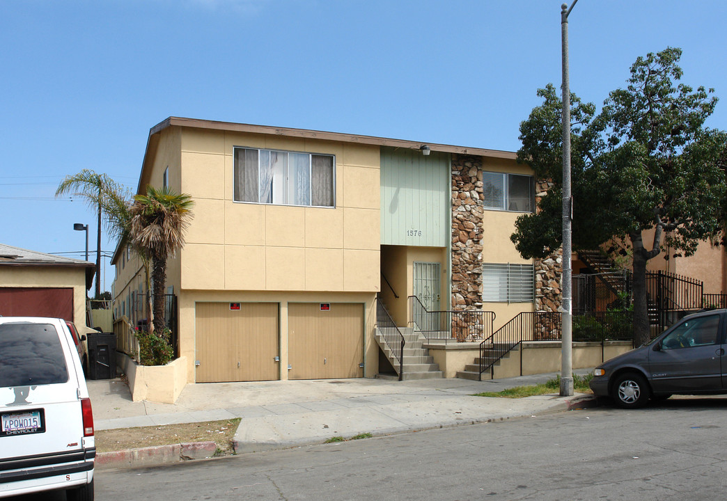 1576 Locust Ave in Long Beach, CA - Foto de edificio