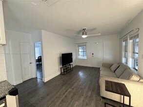 2309 Van Buren St in Hollywood, FL - Building Photo - Building Photo